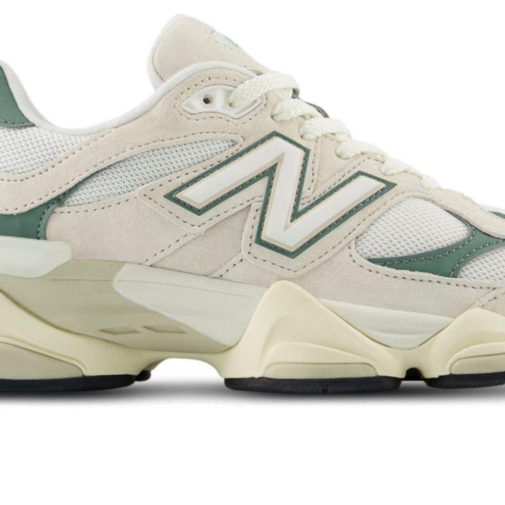 NWT- Women’s New Balance 9060 - Green/Grey
Size: 07.5